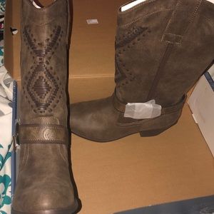 Size 9 Women’s Austin Rodeo Addition Boots